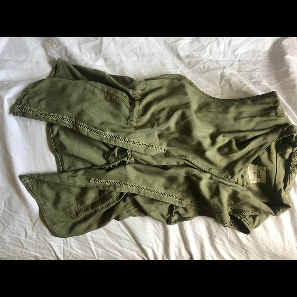 TRENDY VEST - Picture 2 of 6